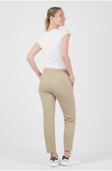 Pantalon de serveuse beige