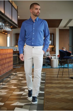 Chino homme coupe slim stone