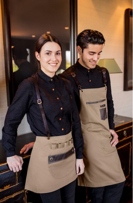 Tablier femme de service de salle de restauration. Tradition brasserie