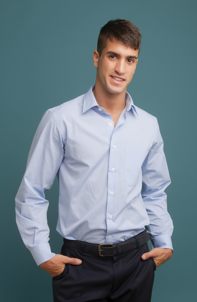 Chemise bleue ciel de réceptionniste coupe classique