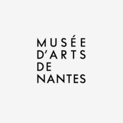 Tenue Professionnelle pour l'Accueil dans les Musées